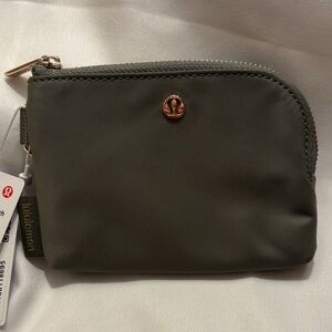 NWT Lululemon Bay Leaf Green Clippable Card Pouch with Gold Accents